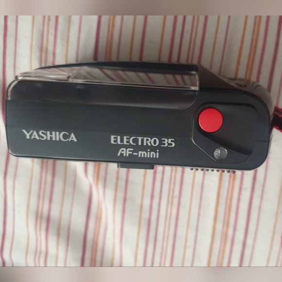 Yashica Electro 35 AF Mini Auto Focus 35mm Film Camera (working) - Picture 5 of 5